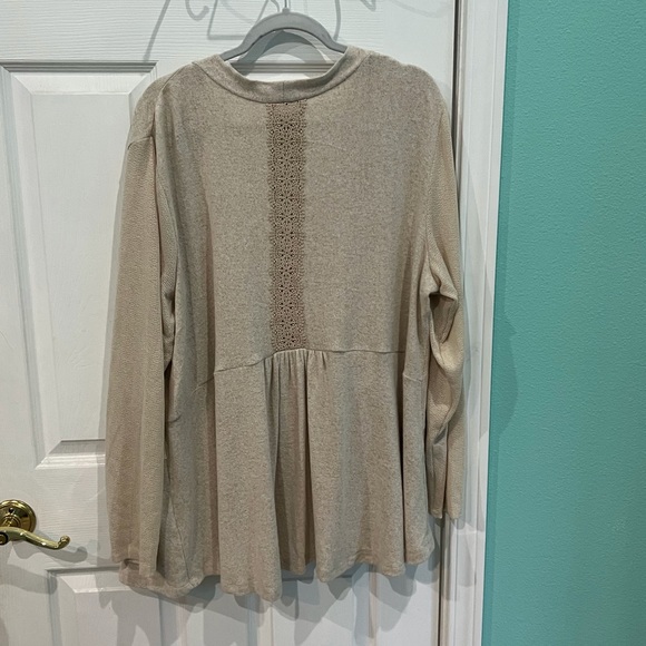 Maurices beige mixed material cardigan. Size 2x - Picture 2 of 5